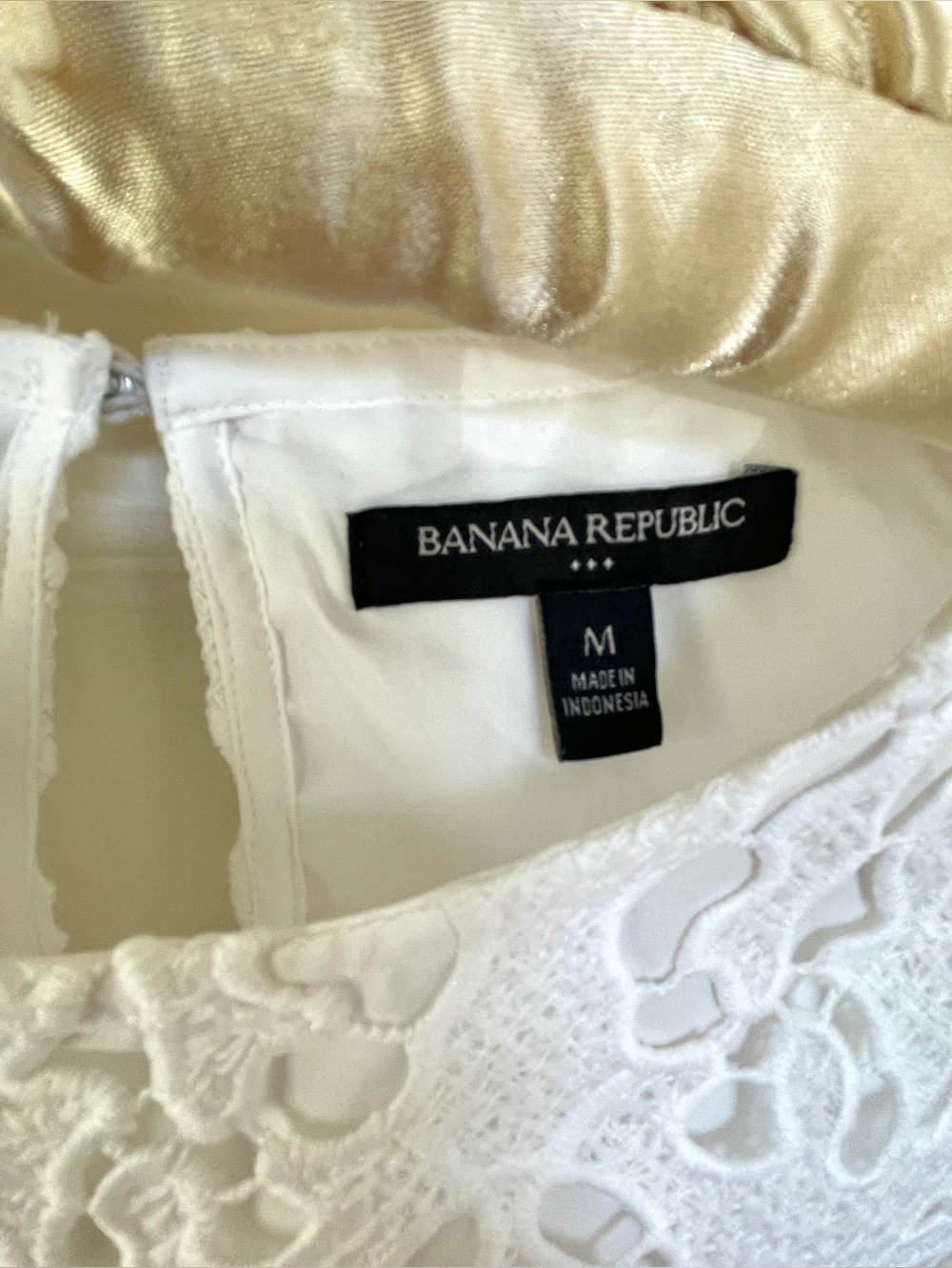 EUC Banana Republic White Floral Lace Puff-Sleeve Top Blouse Size M - Picture 2 of 9